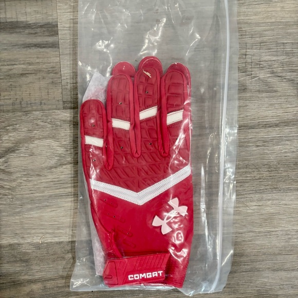 New with Tags Men’s Under Armor Combat Football Gloves Size 2XL - Picture 4 of 5